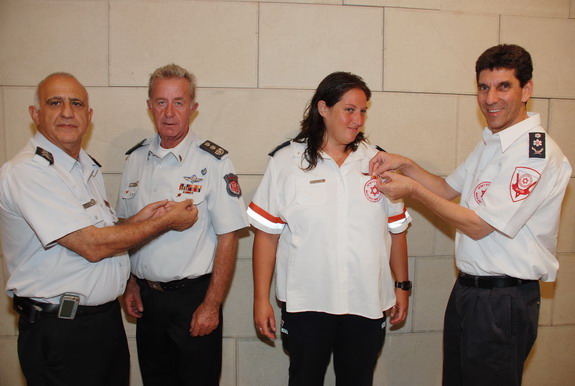 Aid workers receive ribbon Second Lebanon War -4