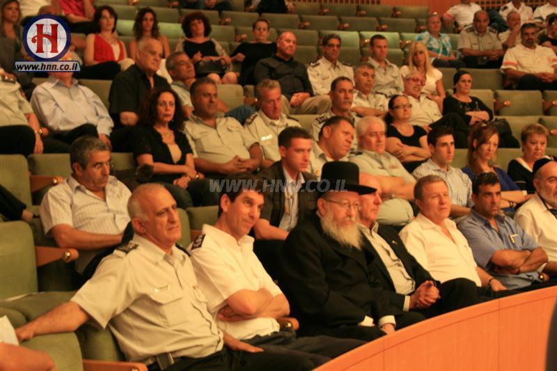 Aid workers receive ribbon Second Lebanon War - 1