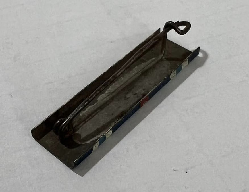 War of Independence Ribbon - metal version back