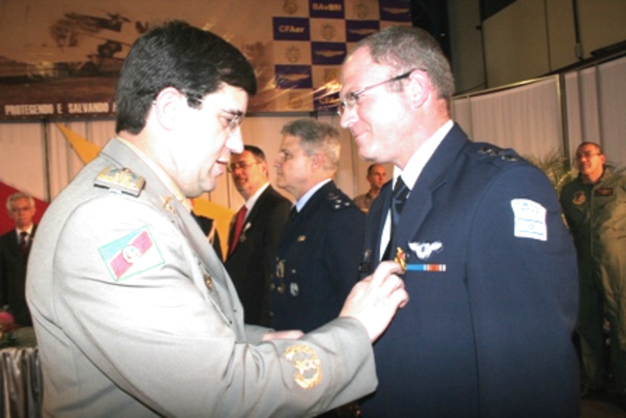 Col. Avner Balkany is awarded the medal