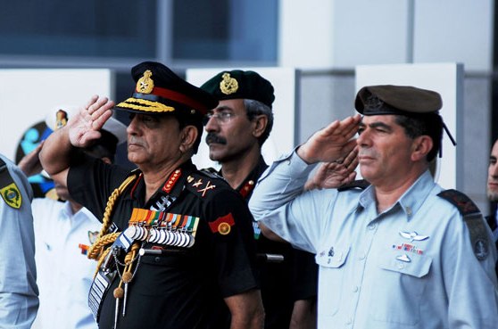 Indian Army Chief General Deepak Kapoor and Israeli Chief of Staff Gabi Ashkenazi