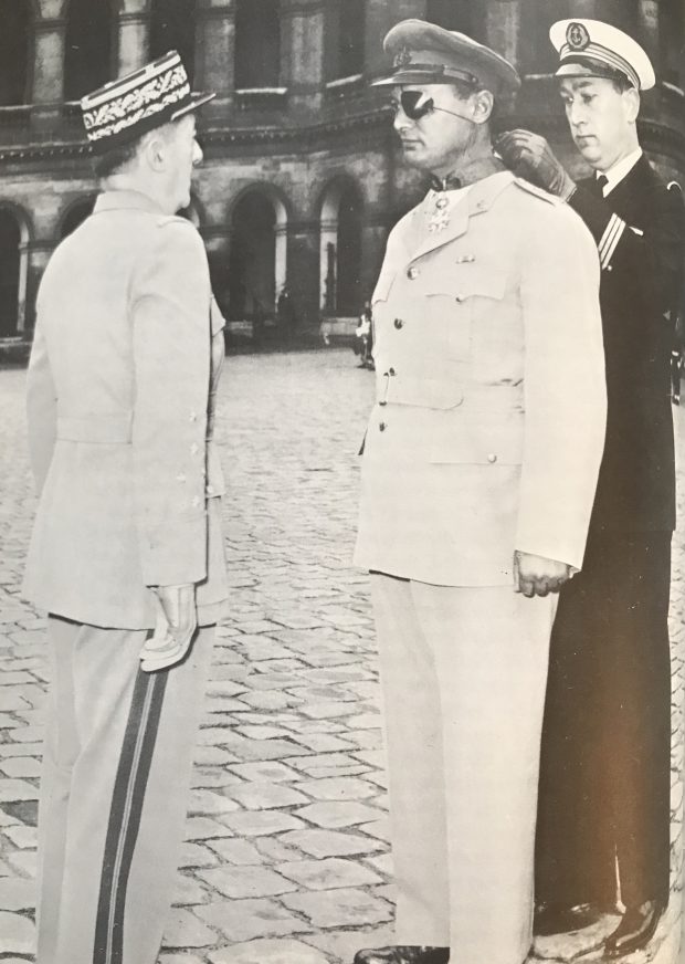 Moshe Dayan decorated 