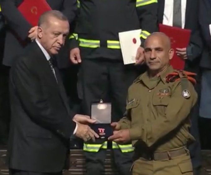 Turkish Medal  to Israeli rescue team