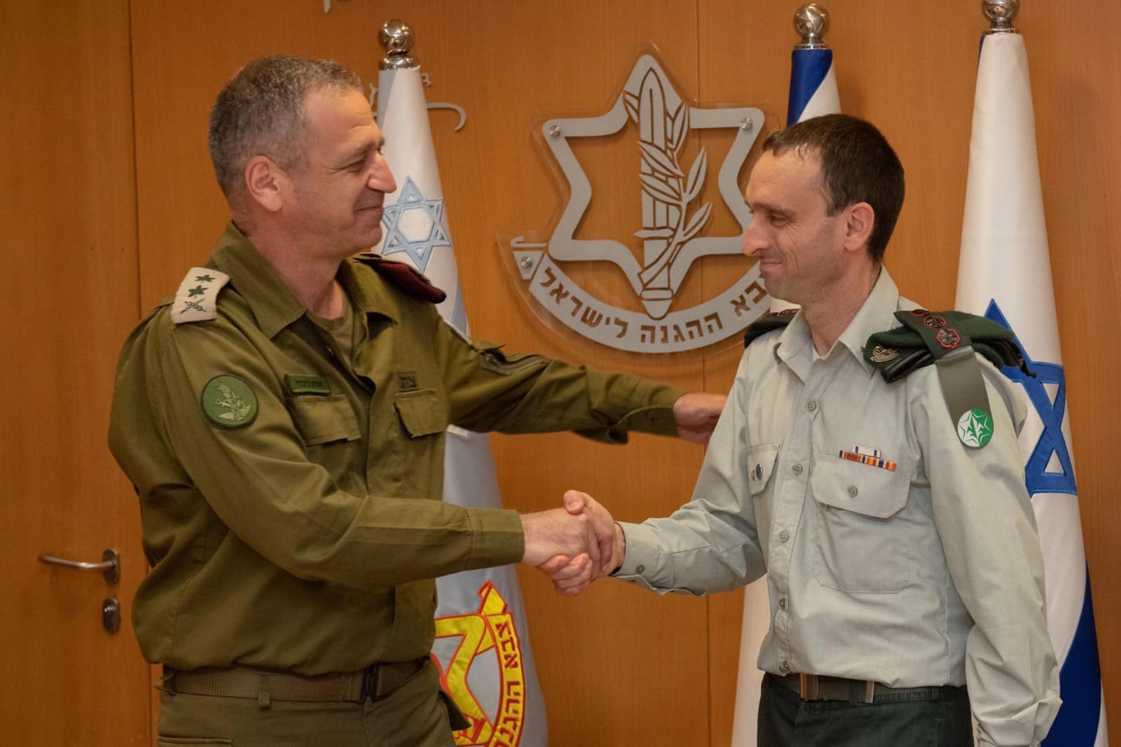 Commander of 8200 with ribbon of medal