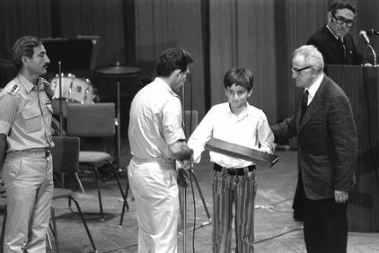 Medal presented to the son of Yekutiel Novik.