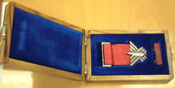 Israel Medal of Courage, in olive wood box
