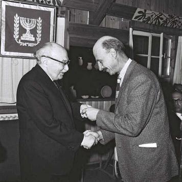 State Warriors decoration to Yigael Yadin