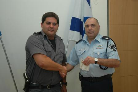 Policemen receive ribbon Second Lebanon War -3