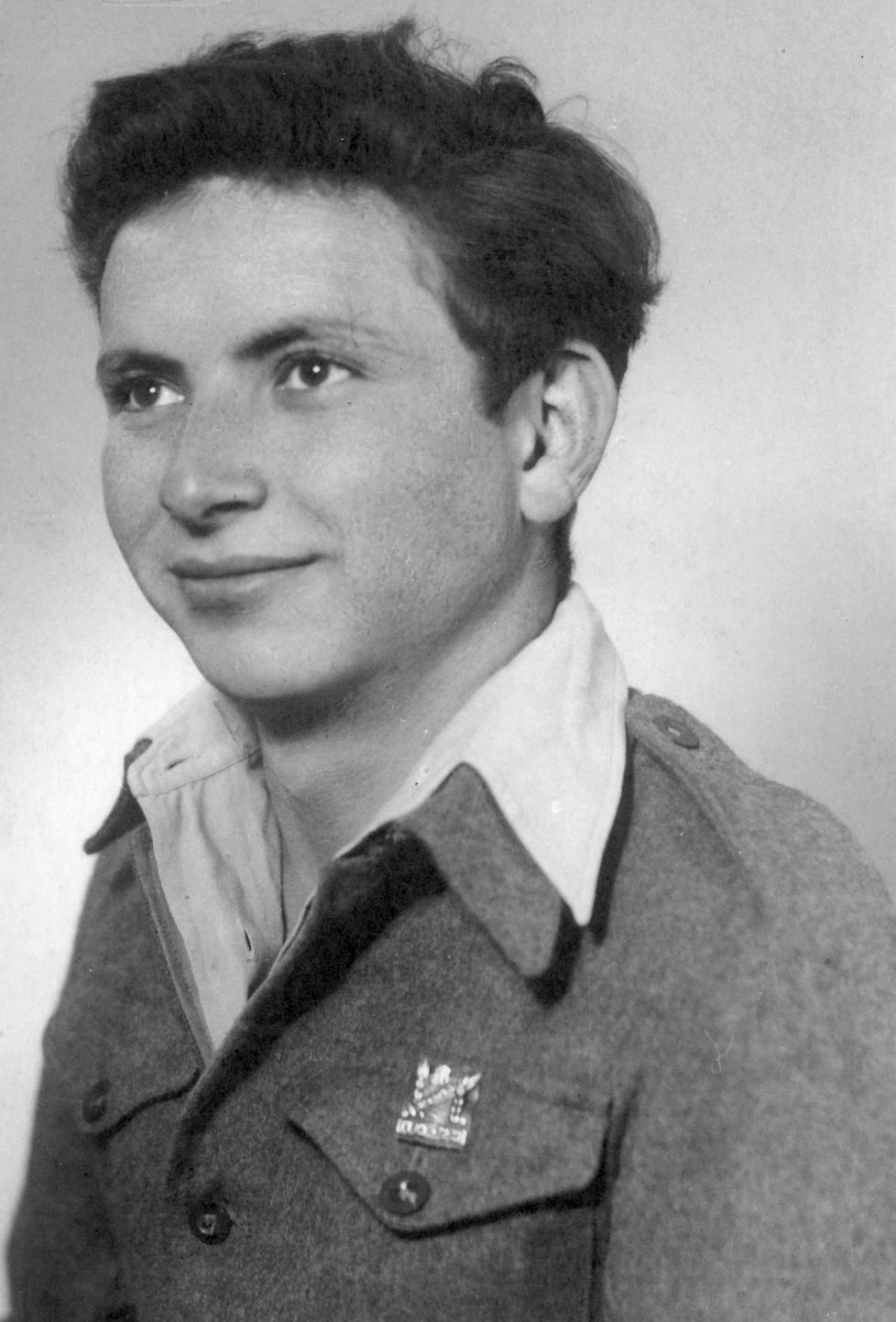 Palmach man with  badge"HaPortsim"